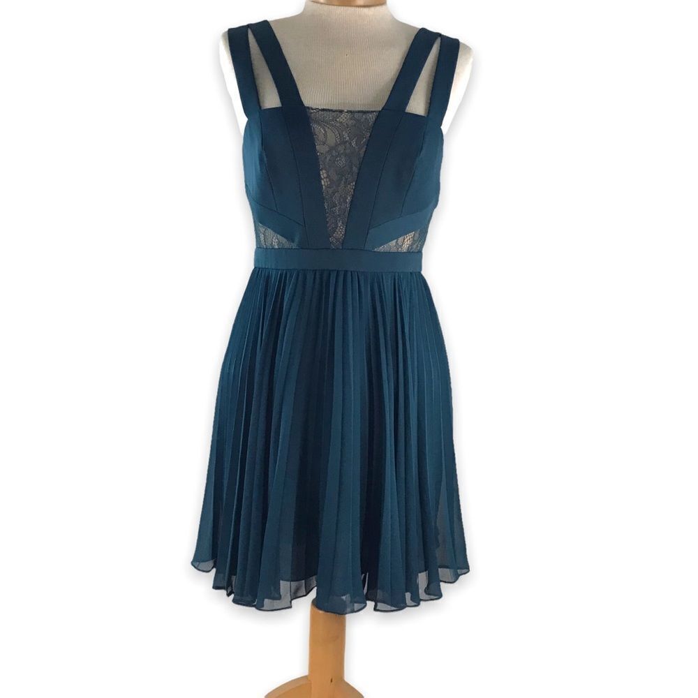 ‎BCBGMAXAZARIA Tenzin sleeveless mini prom dress